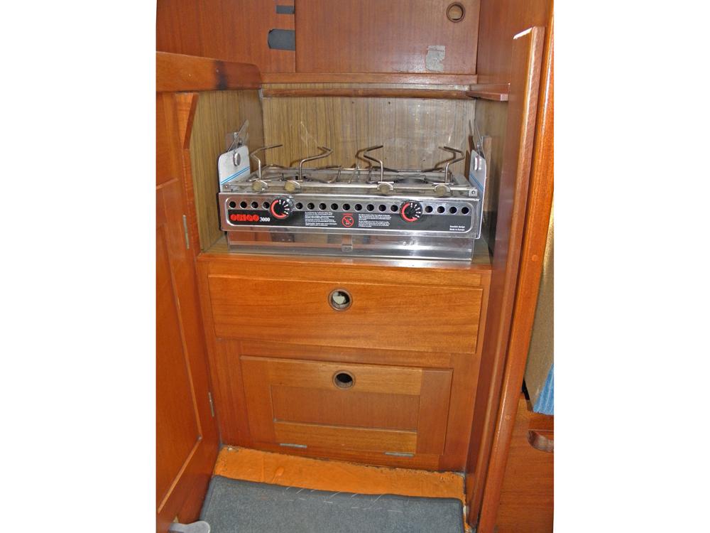 Saloon, Accommodation